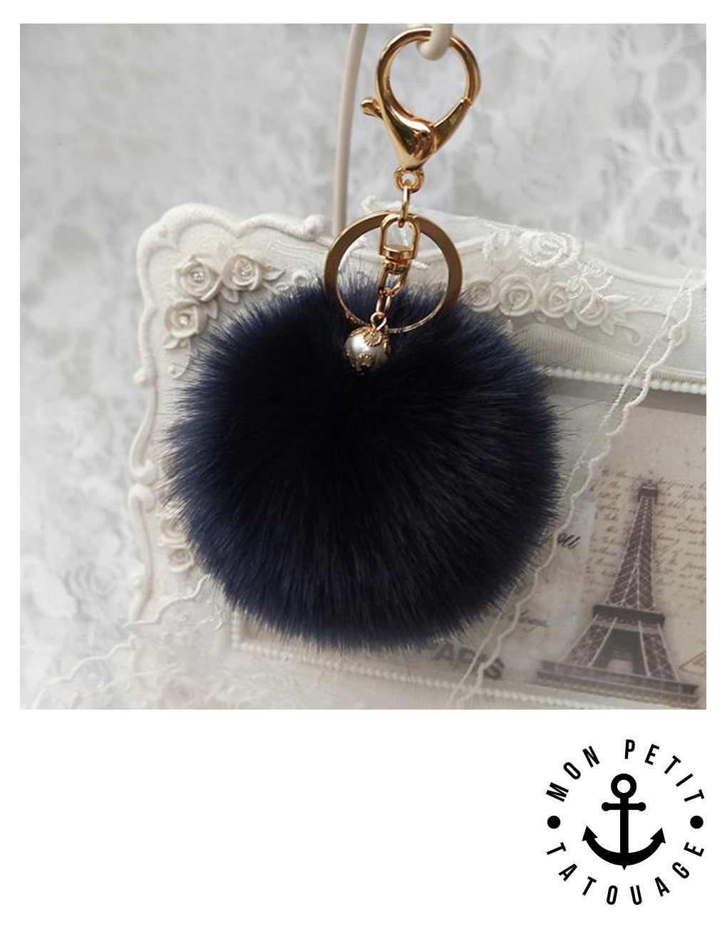 bijou-sac-pompom-bleu-fonce