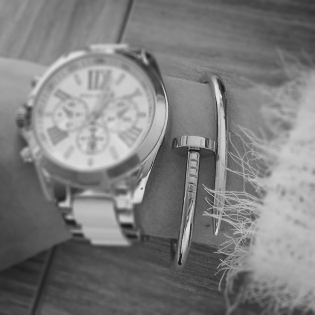 bracelet_jonc_clou_poignet